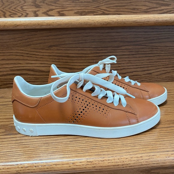 Tod’s tan leather sneakers